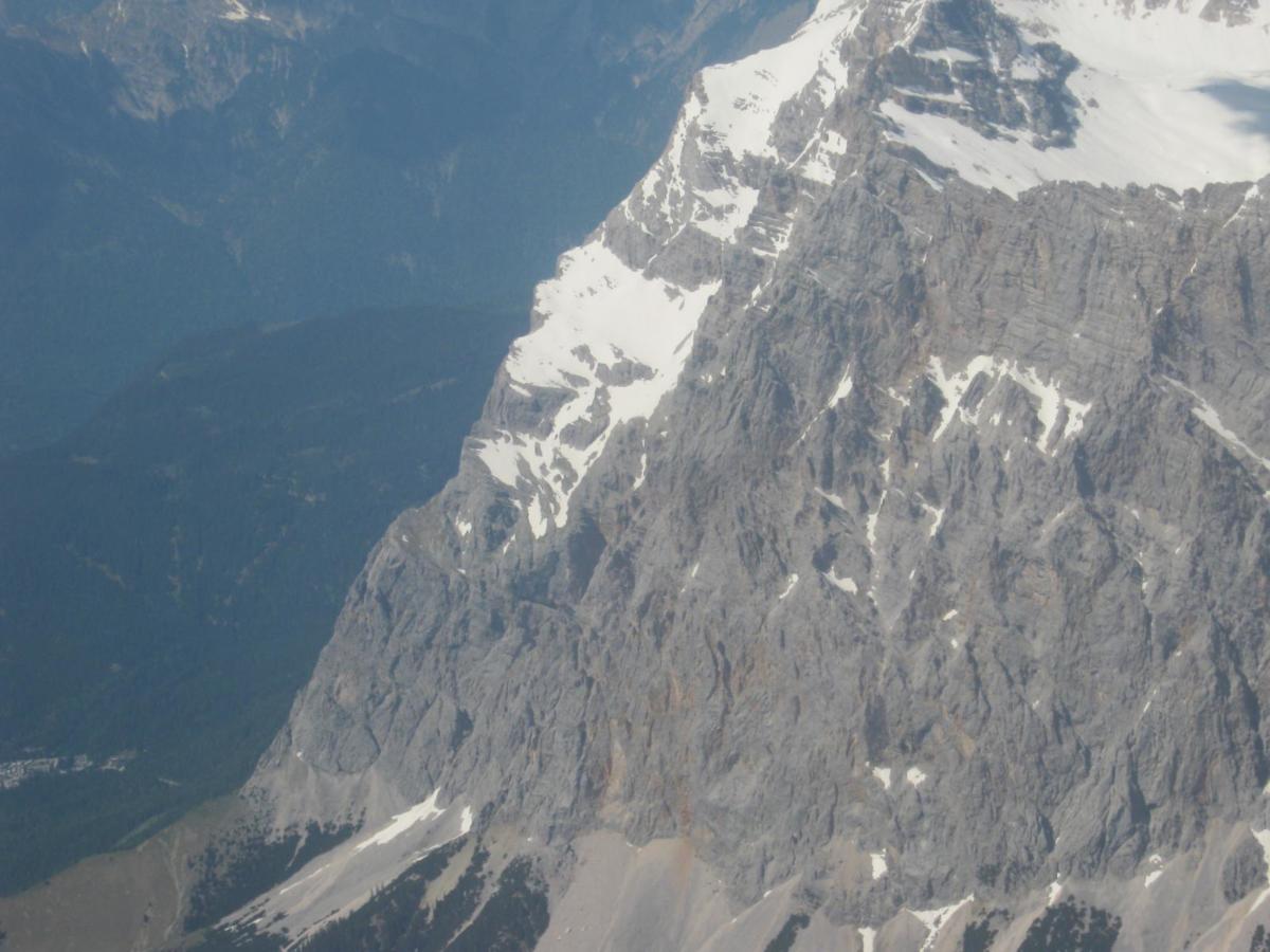 e55e0f8e9974a5898dacb485384f8f8c